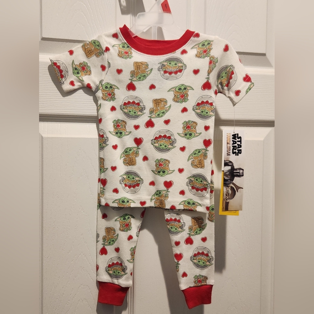 NWT Star Wars Baby Yoda Valentines Pajama Set 2t
